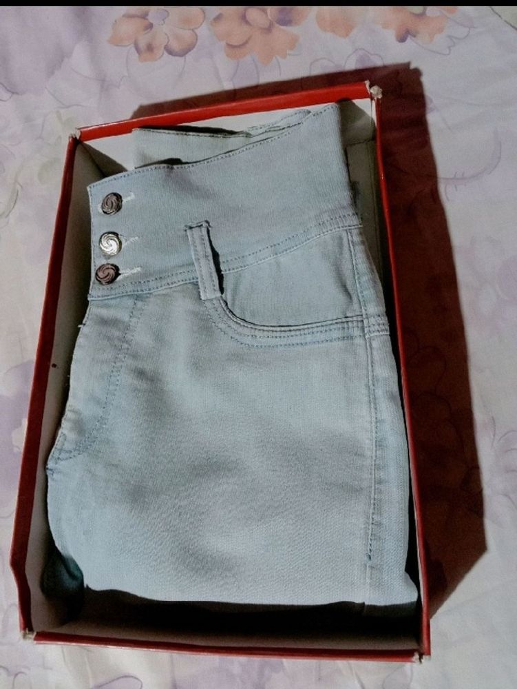 Designer Woman&#39;s And Girls Accidental Jeans 🎉
