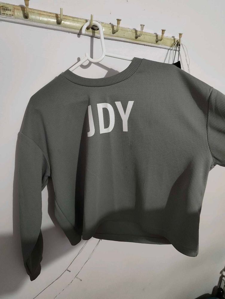 JDY Crop Top - Stylish and Trendy
