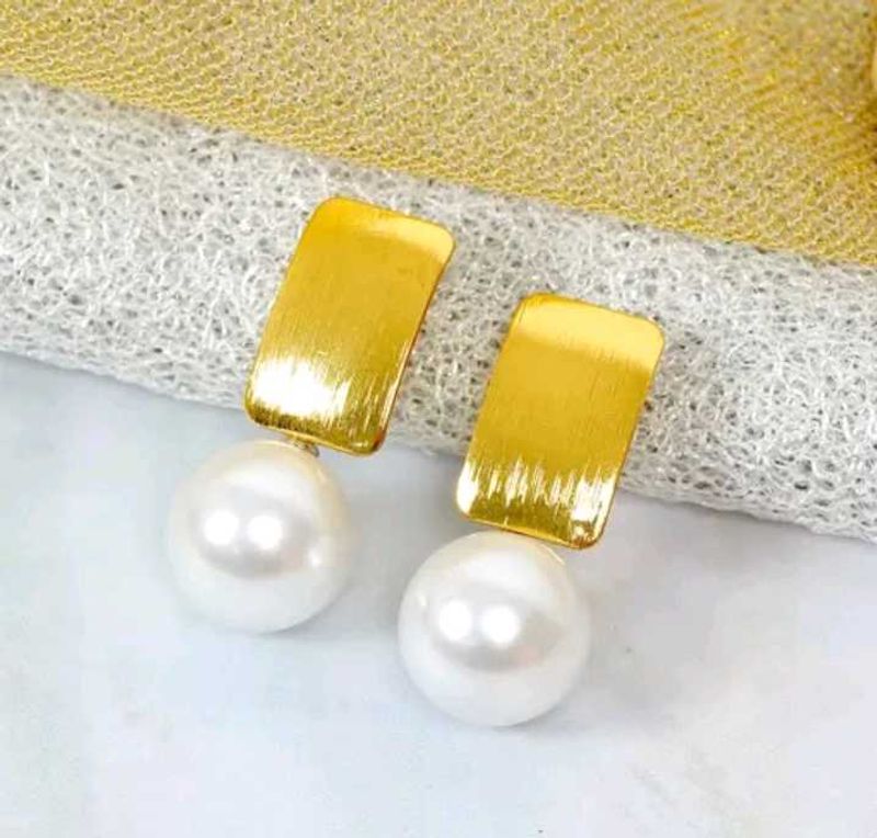 Golden Pearl Drop Earrings🎀