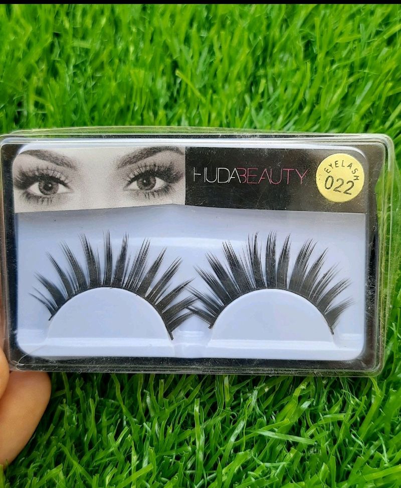 Huda Beauty Eyelash