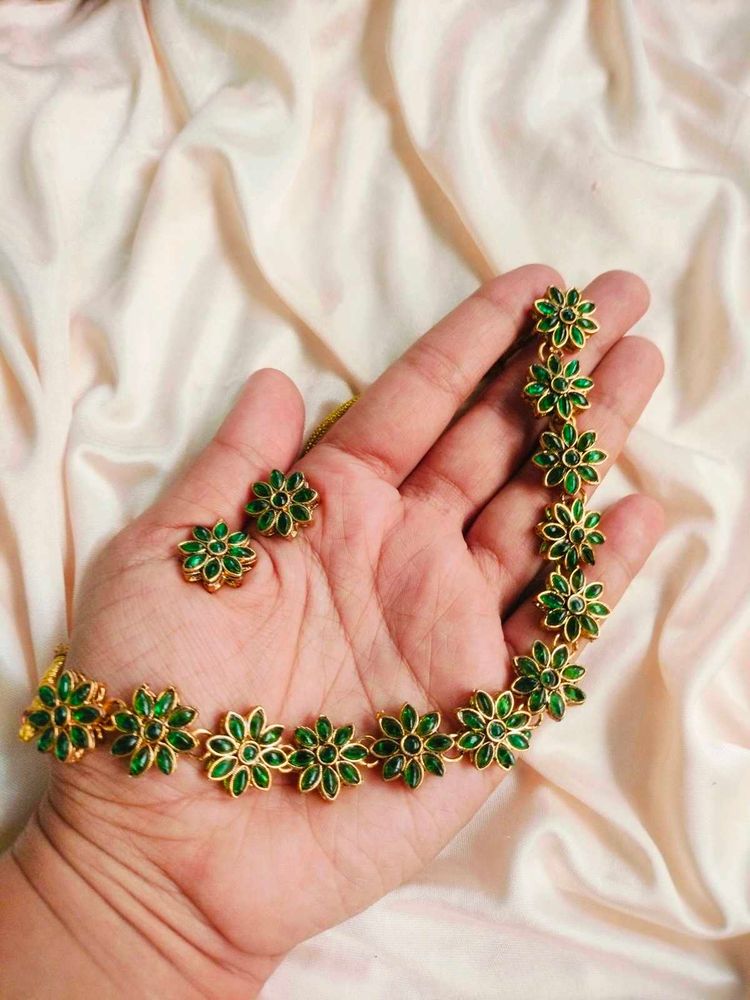 Green Floral Necklace Set
