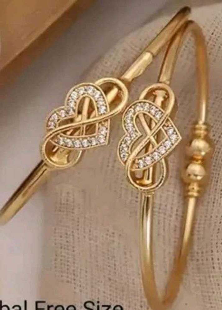 Heart&amp;Knot Bangle