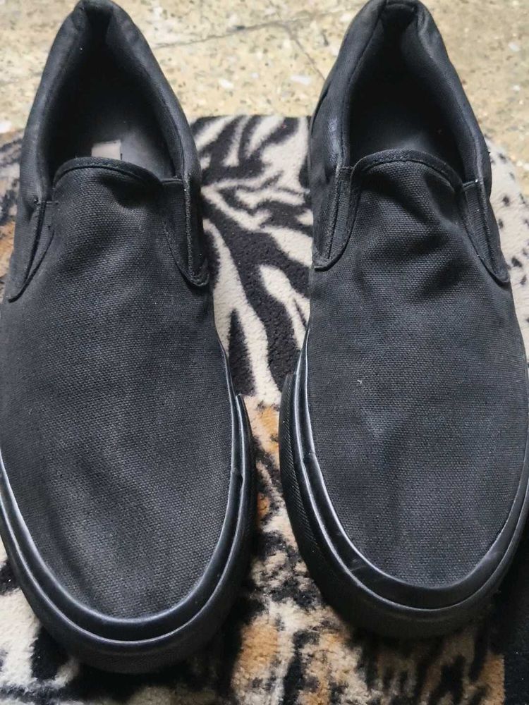 Black Slip-on Casual Shoes