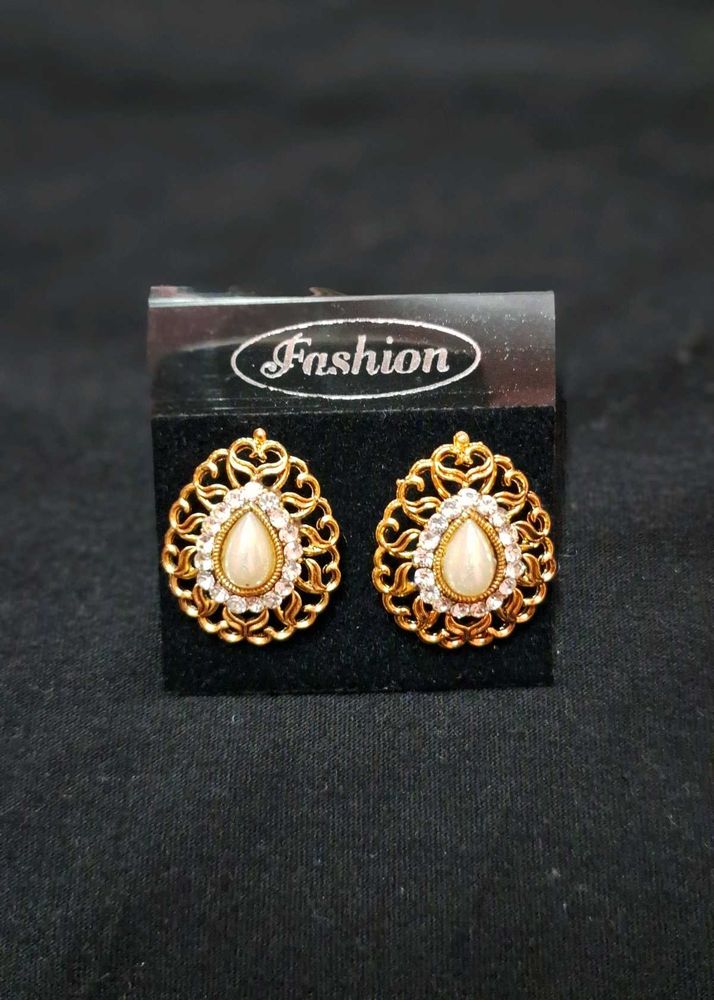 Royal stone studs