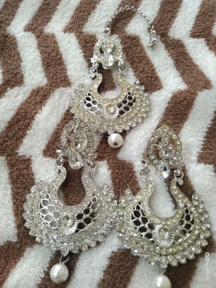 Earrings With Mangtika