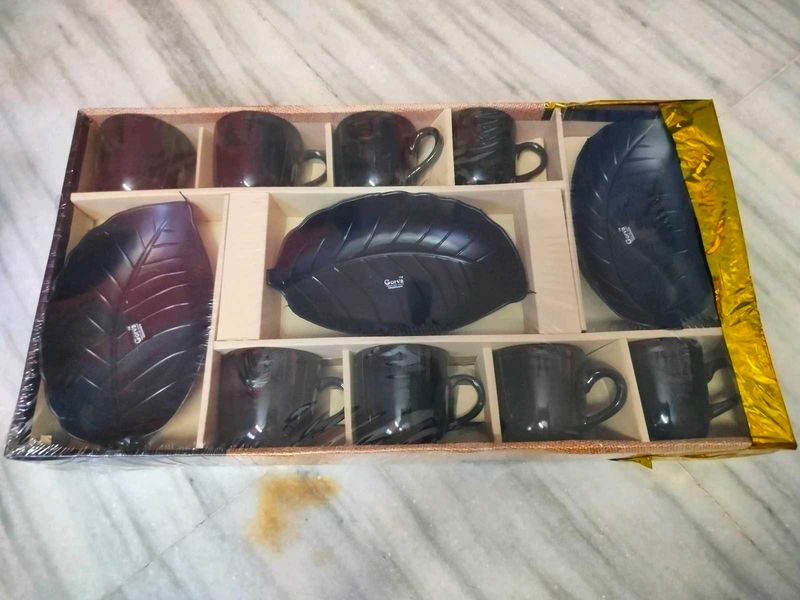 8Pis Cups &amp; 3pis Plates Set