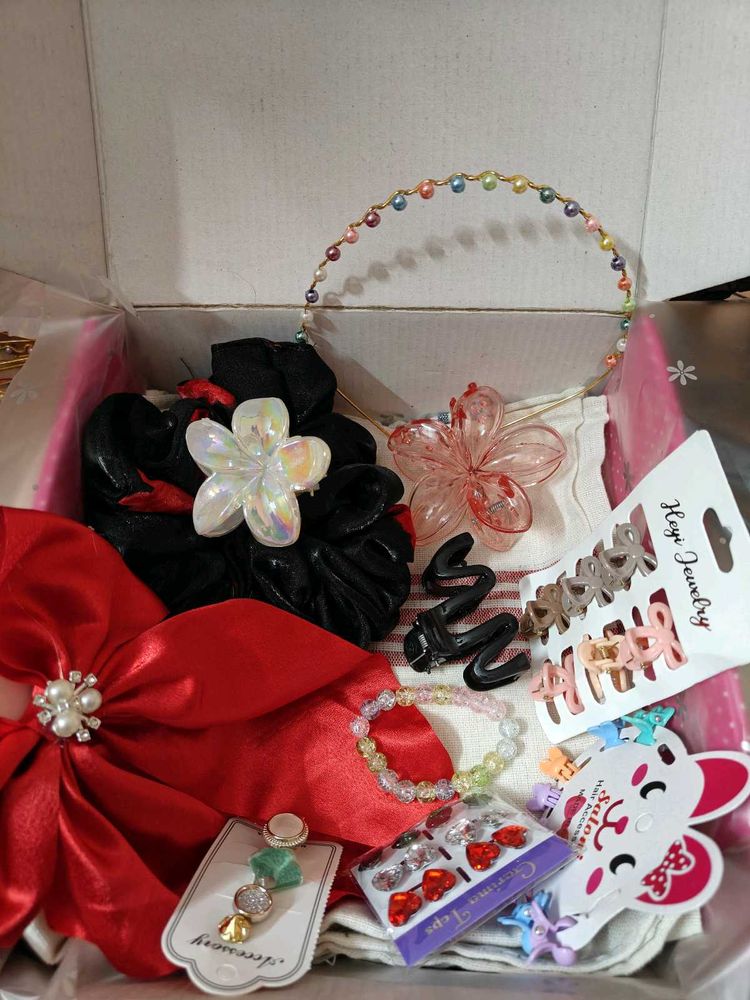 11 items Hamper