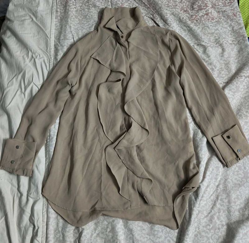 Beige Ruffled buttoned top Size S