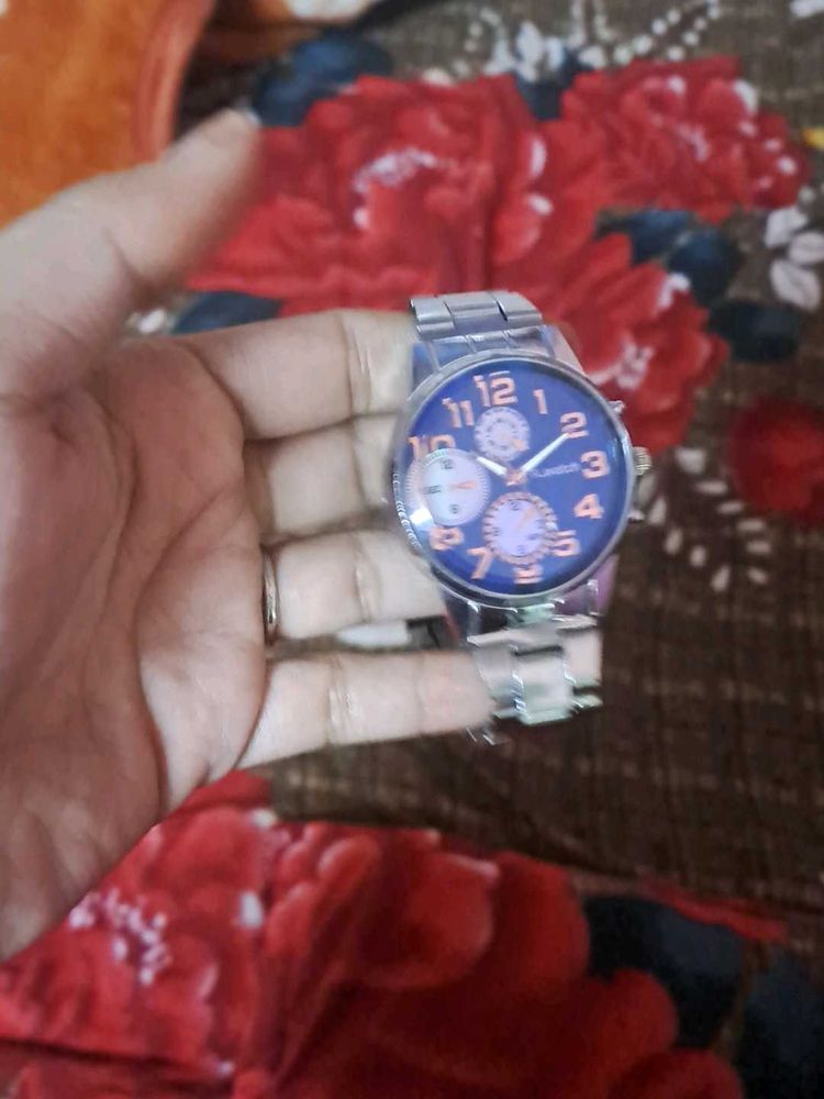 Stylish Blue &amp; Silver Wristwatch