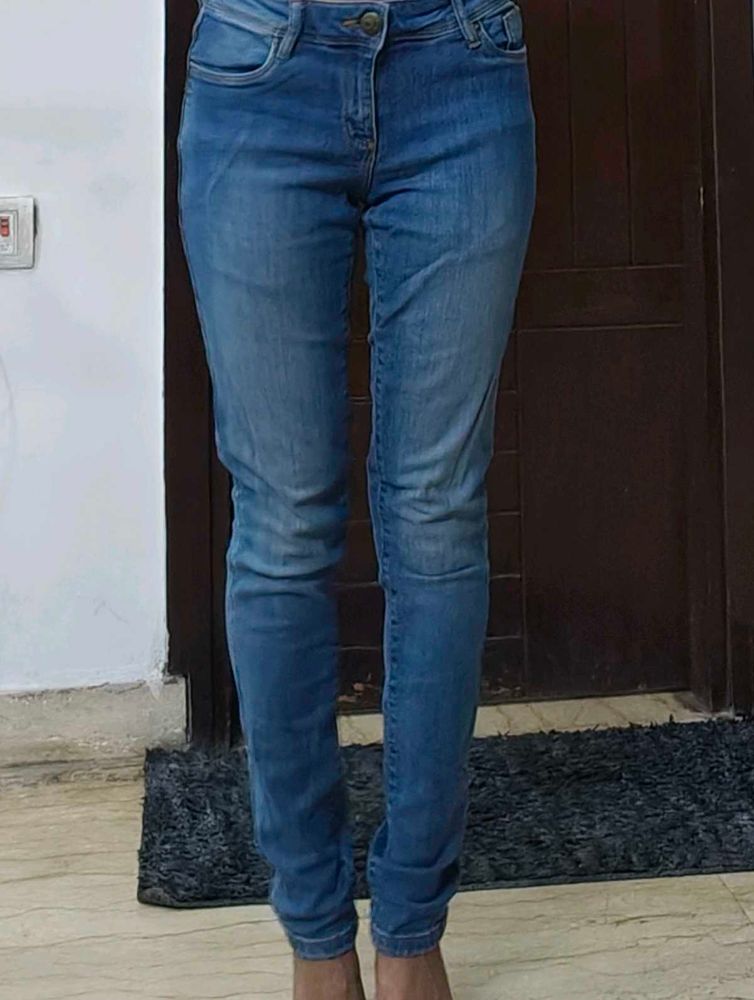 Navy Blue Fitted Jeans With Faded Style