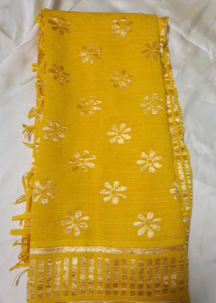 Elegant Yellow Dupatta with Floral Design
