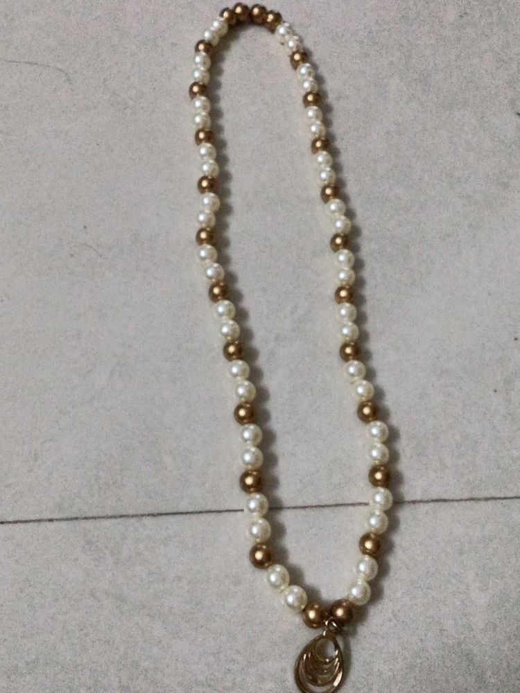 White and Gold Pearls Chain