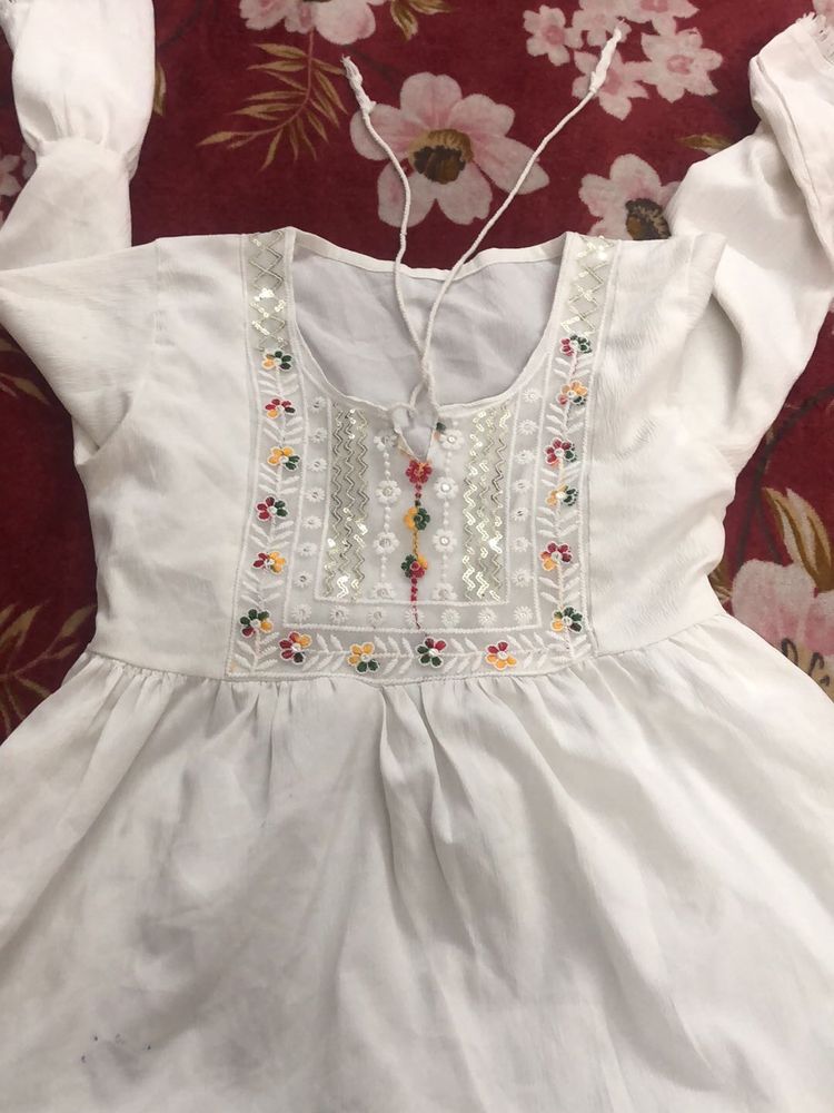 Elegant White Kurti frok