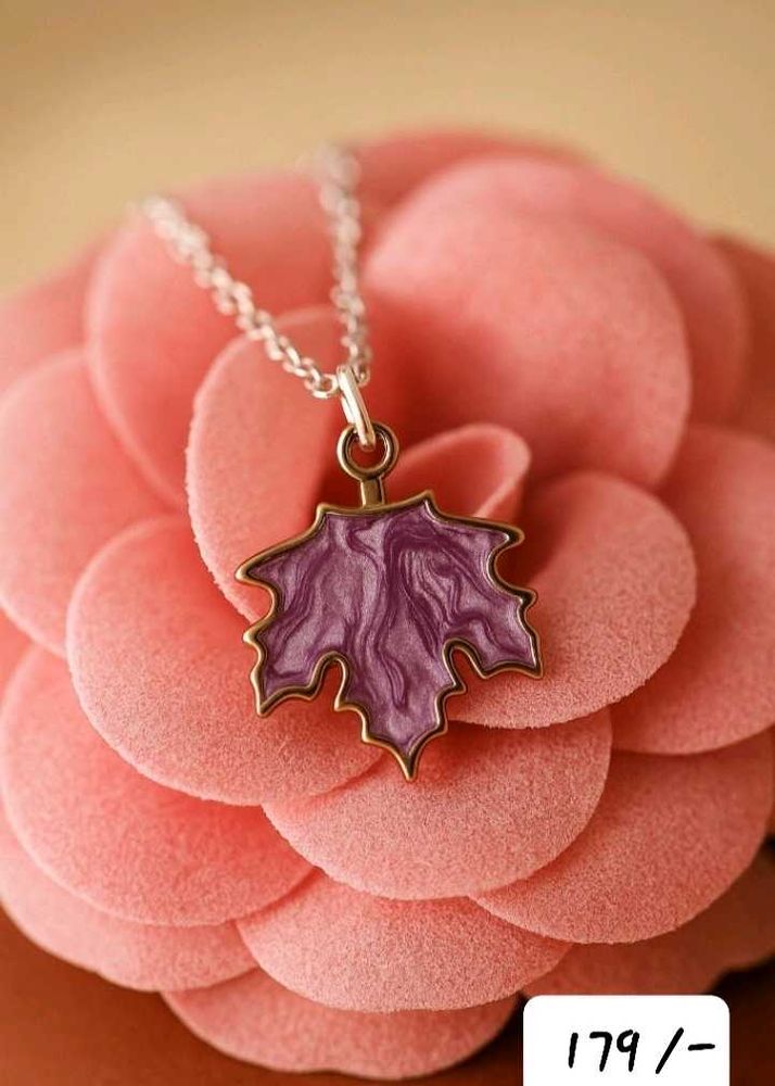 Leaf Pendant Necklace