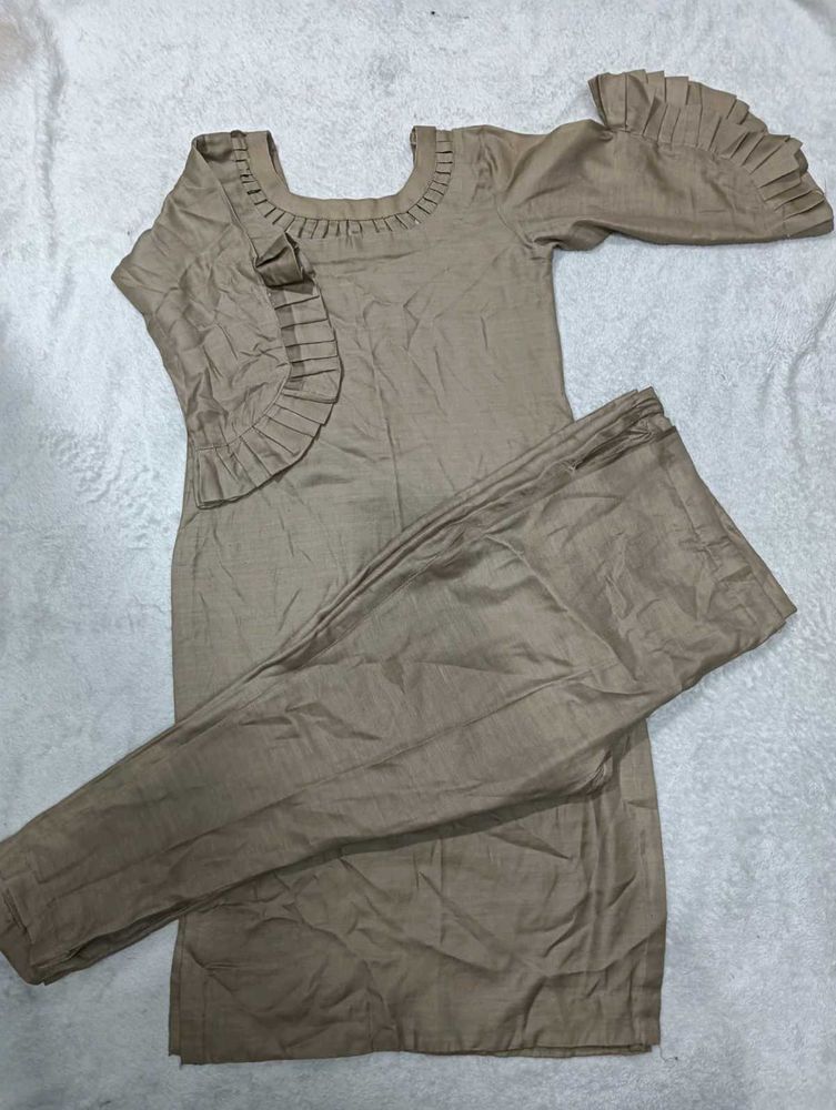 Beautiful Sleeveless Suit 32,34
