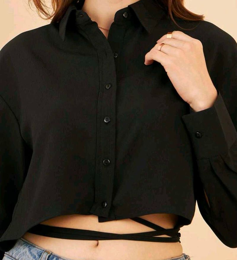 Black crop shirt 🌻