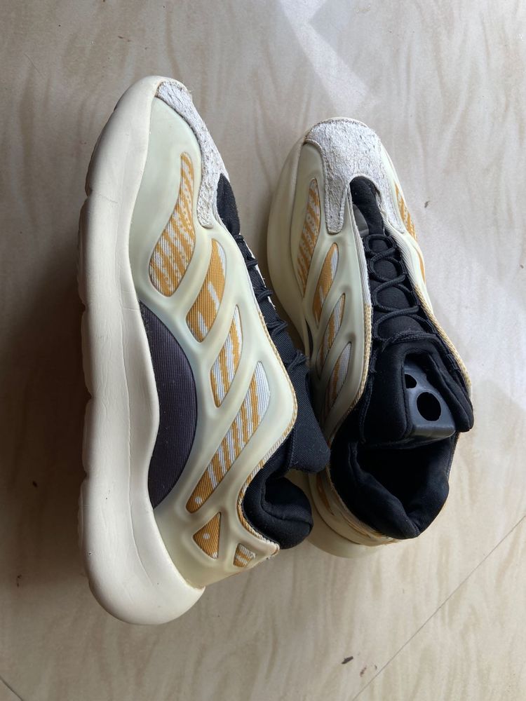 Yeezy 700v3