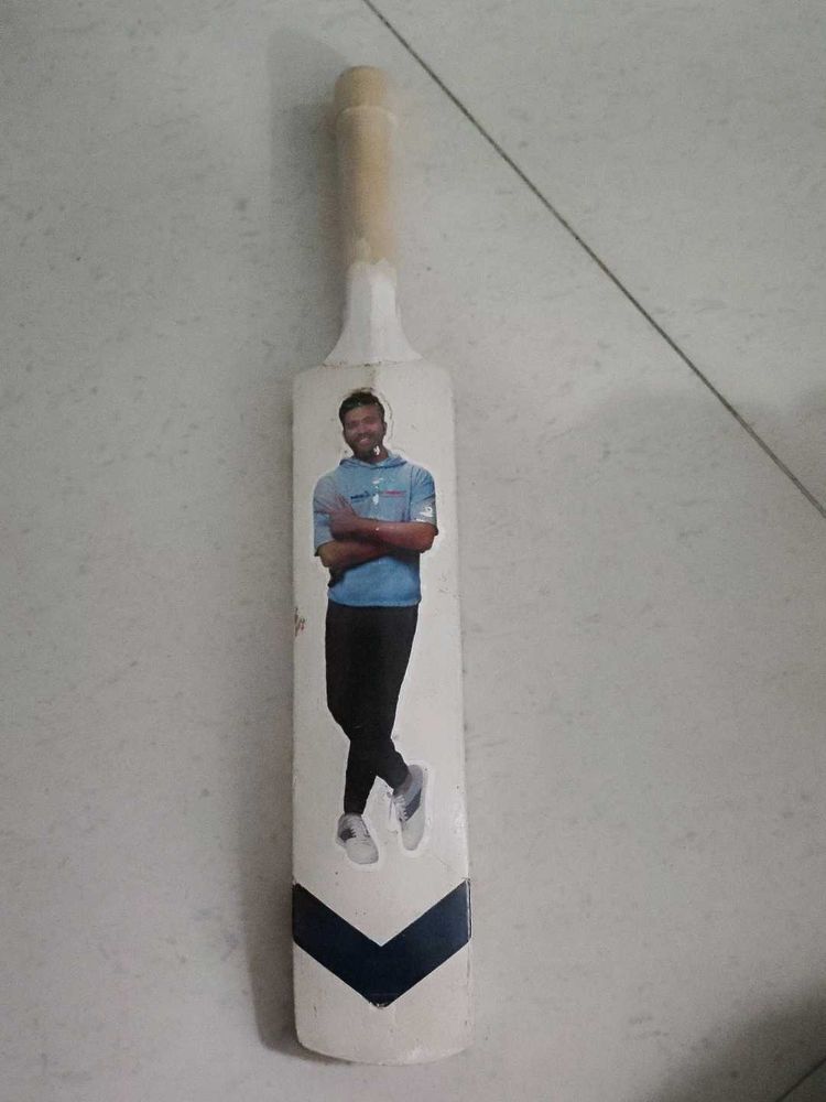 Autograph Cricket Bat with Player Design