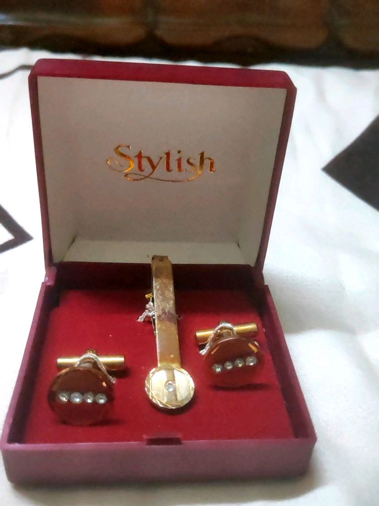 golden cufflinks and tie-pin