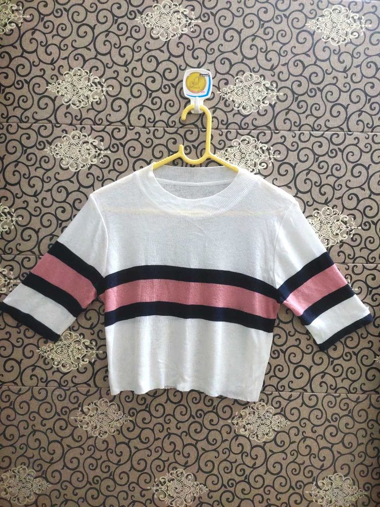 Stylish White Crop Top 🤍🐻‍❄️