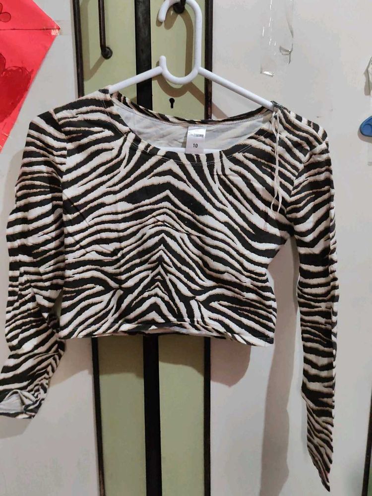 Tiger Print Crop Top Full Sleeve