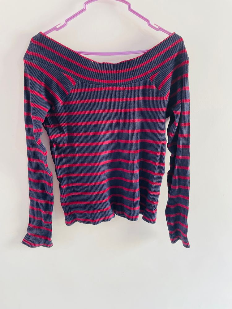 Off Shoulder sweatshirt