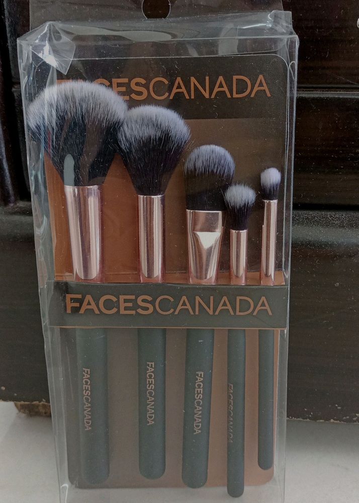 Five Makeup Brush Set