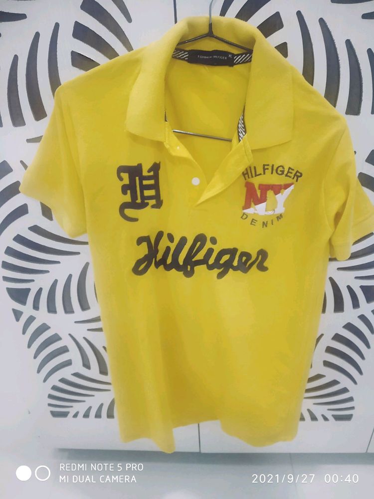 Beautiful  yellow t-shirt