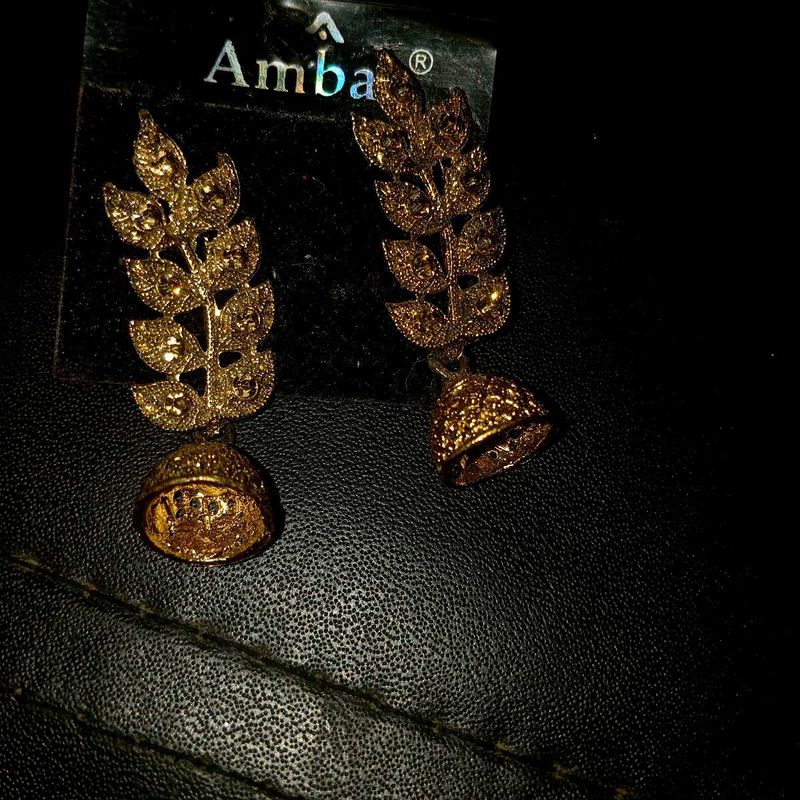 Golden Leaf Shape Earings With Stone Work💖