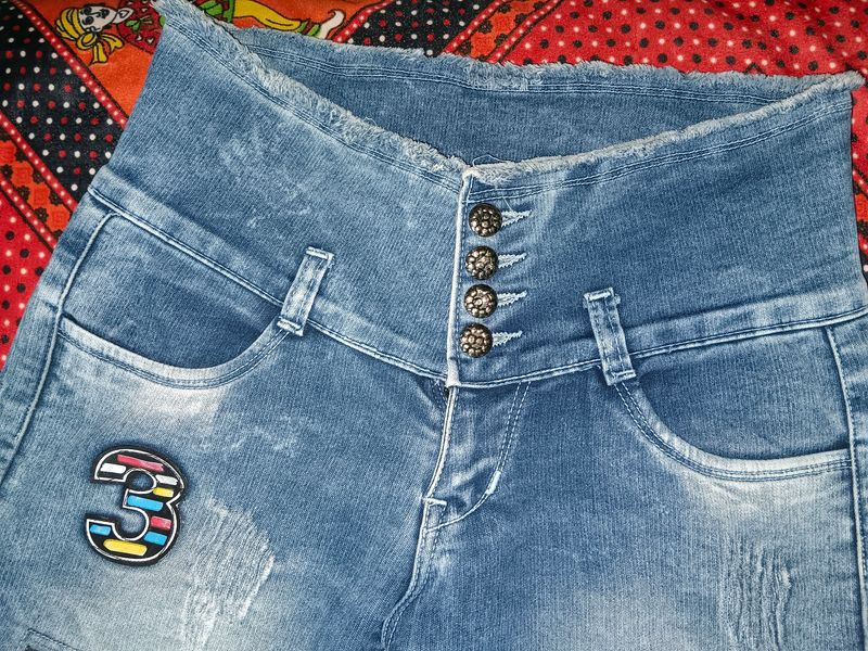 High waist Jean&#39;s | With 4 Buttons | Ripped | Ankle Length | Casual