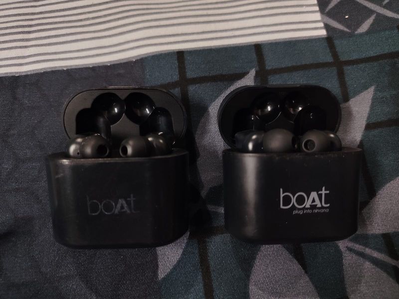 BOAT 402 Earbuds