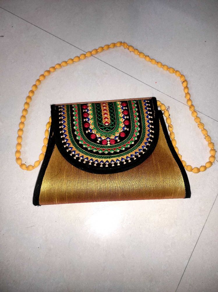 Sling Bag/Embroidery/Festive Look