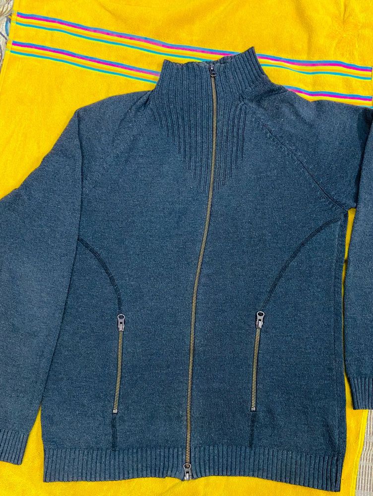 Stylish Zip-Up Knit Cardigan