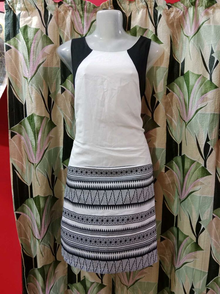 Chic Sleeveless Dress