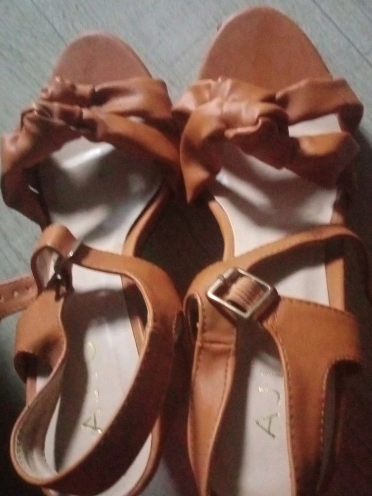 Brand AJIO SIZE 40