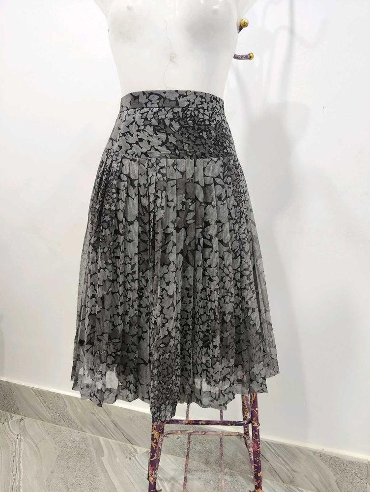 Pleated Floral Print Skirt