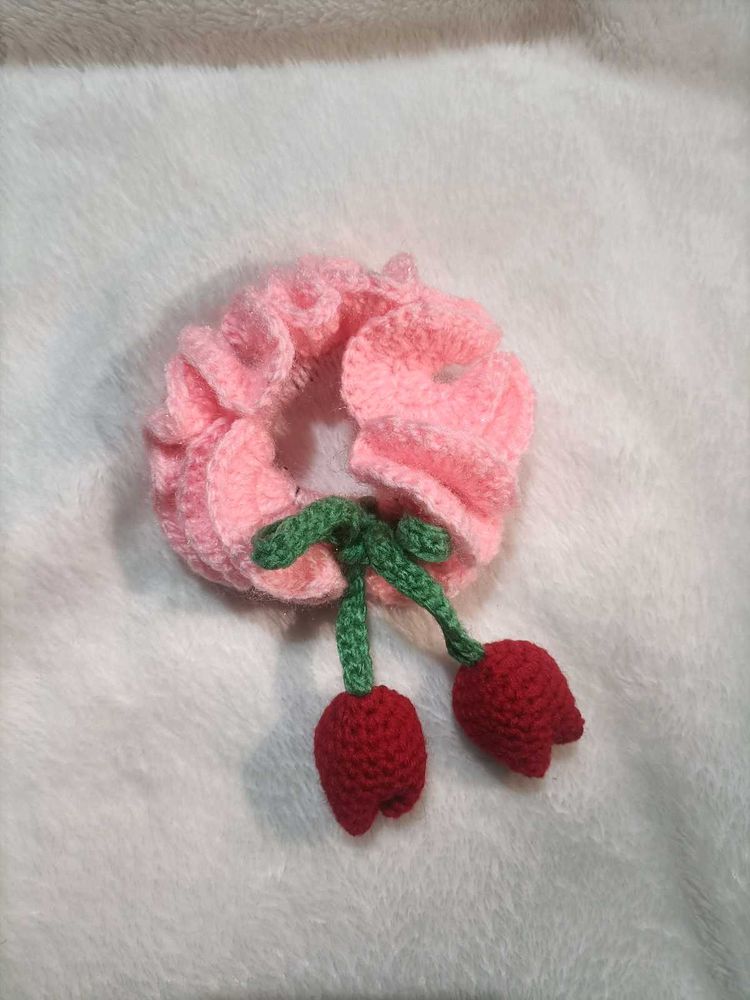Crochet Tulip Scrunchie