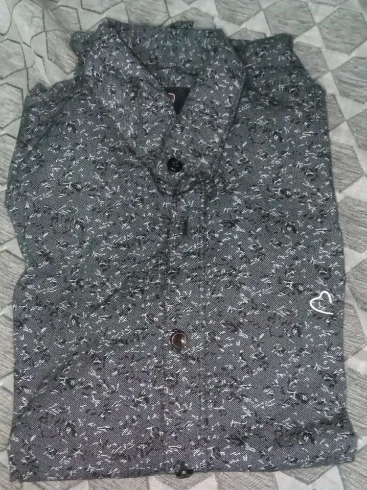 Patterned Men&#39;s Shirt
