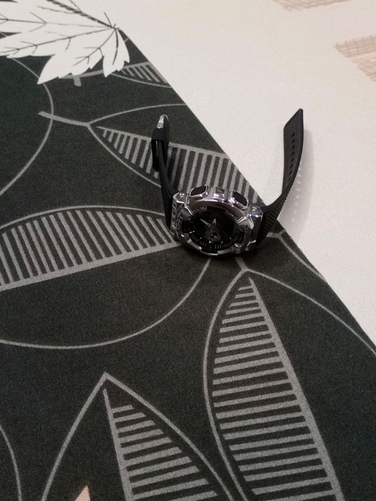 Watch Balck And Silver..... New