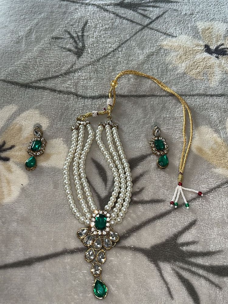 Elegant Pearl &amp; Emerald Jewelry Set