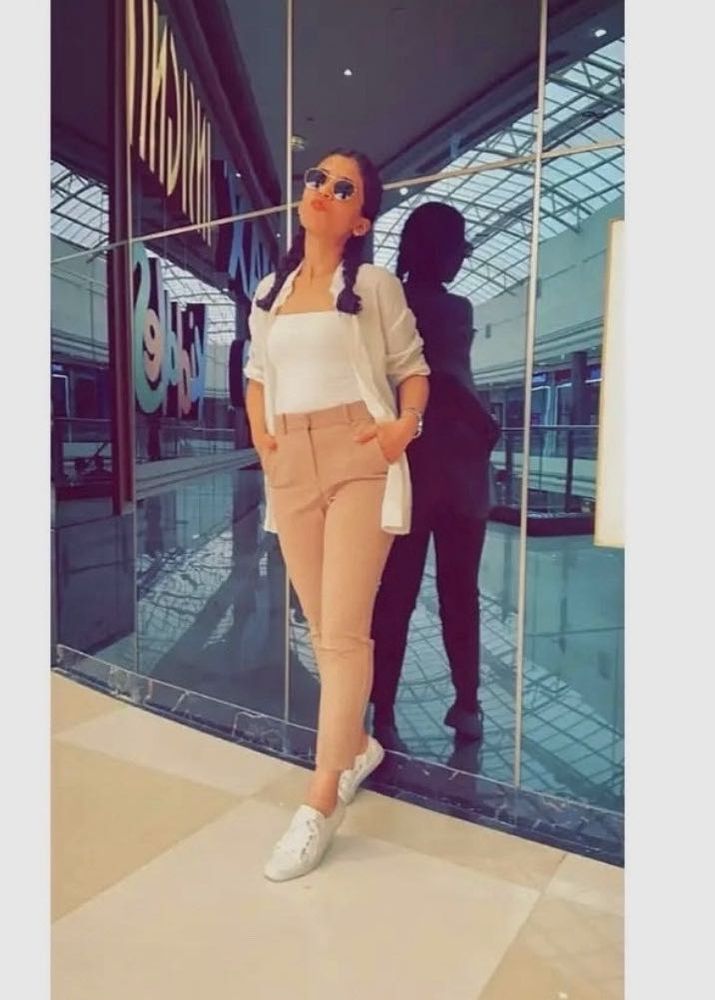 Stylish dark beige Trousers