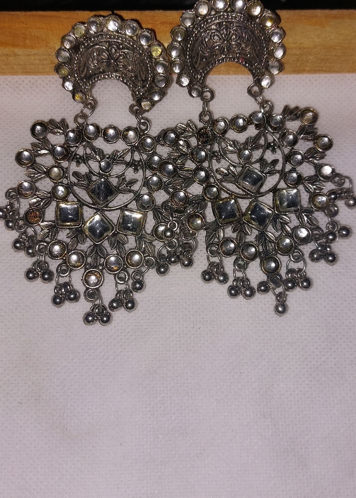 Per Piece 200 Ruppee