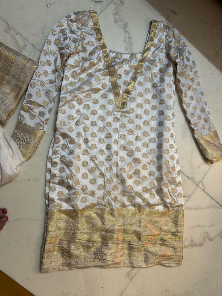 Elegant White &amp; Gold Suit Unused