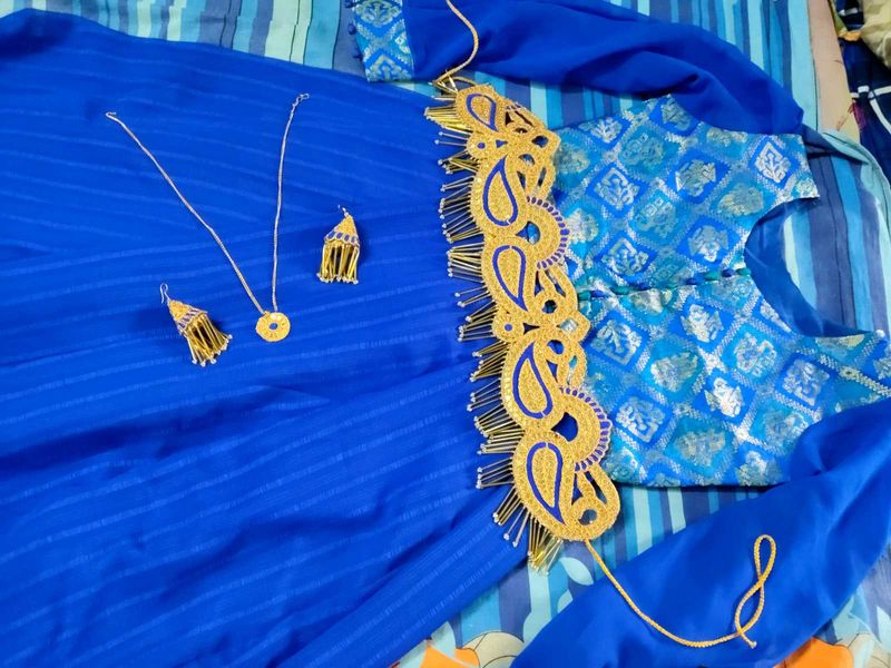 Gown With Accessories