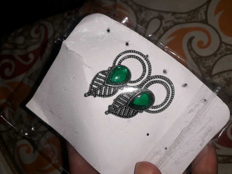 Leafy Green Earrings