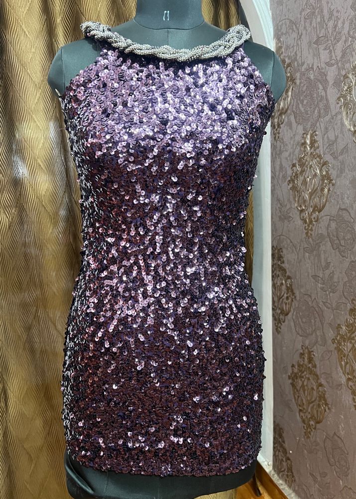 Sequence one piece with heavy chain on neck