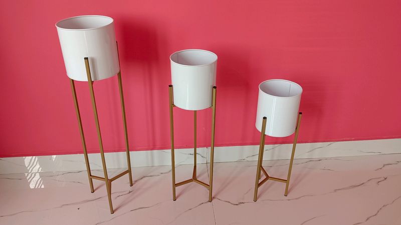 White Colour Modern Metallic Floor Stand