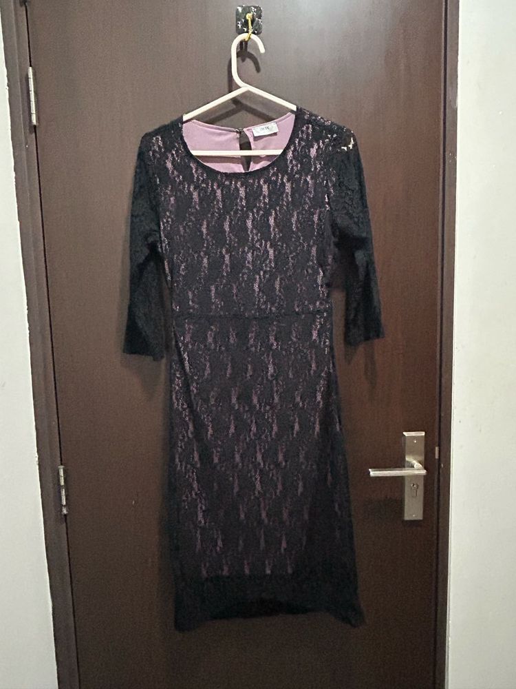 Max Elegant Lace Dress SizeM /12