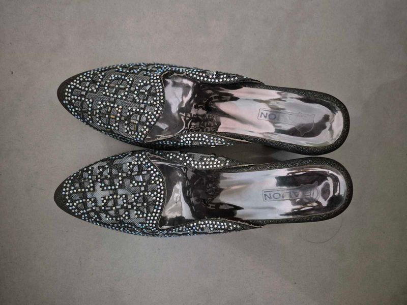 Stylish Beaded Pointed Toe Flats