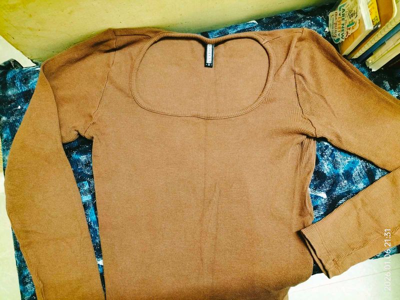 Chocolate Brown Top + Shimmer gloss lipstick